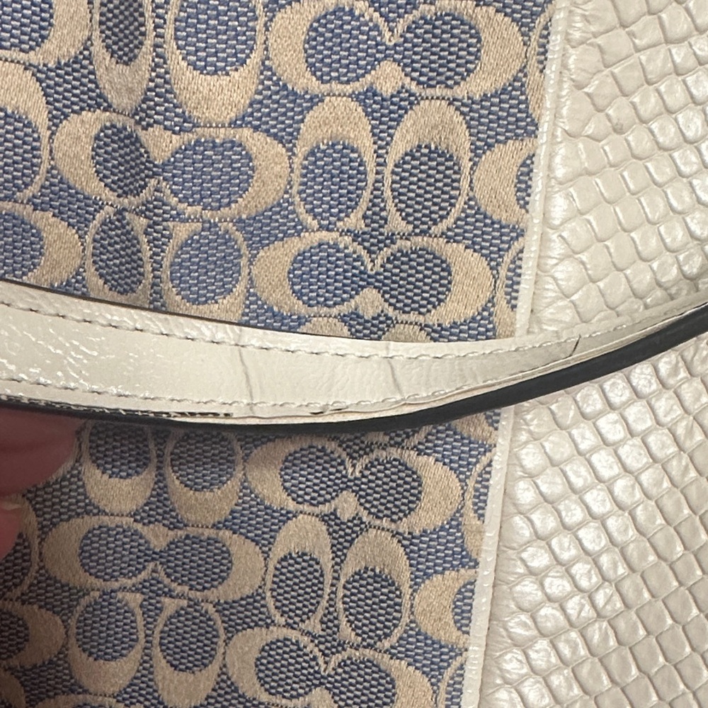 Coach Women's Shoulder Bag - Picture 3 of 9